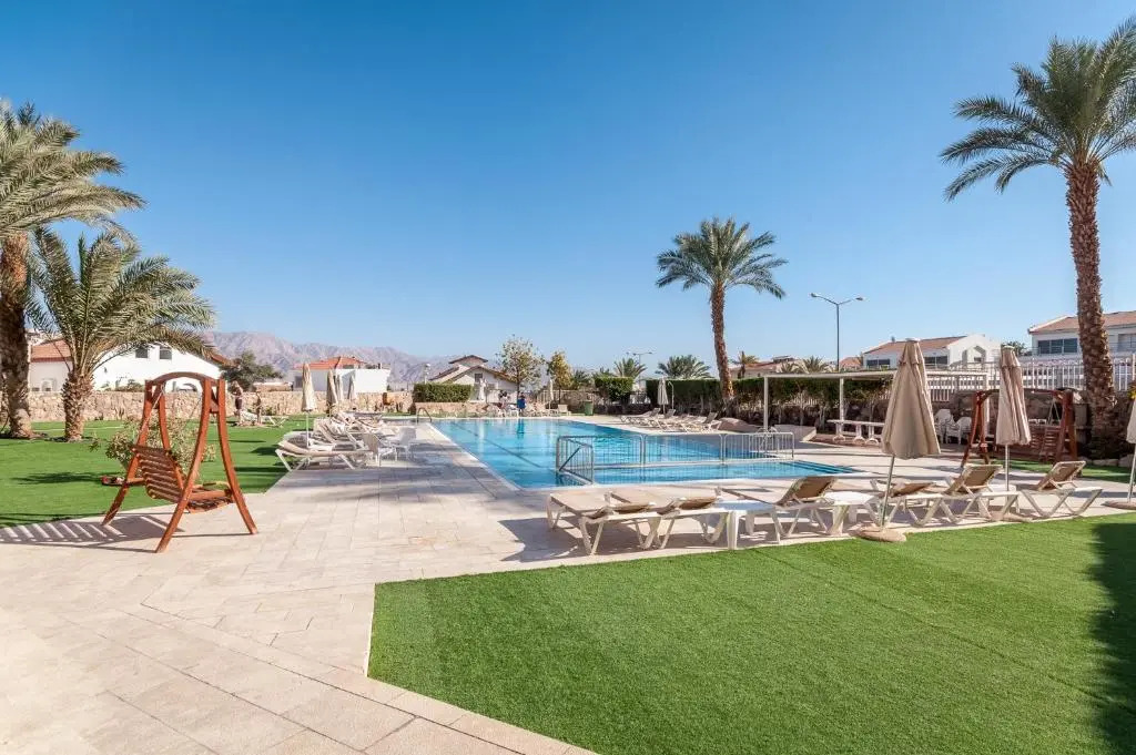 Renovated 3 Bedroom - Residence with Pool next the Beach