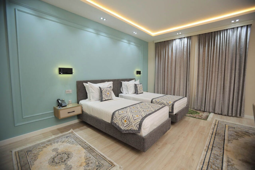 Amira Boutique
