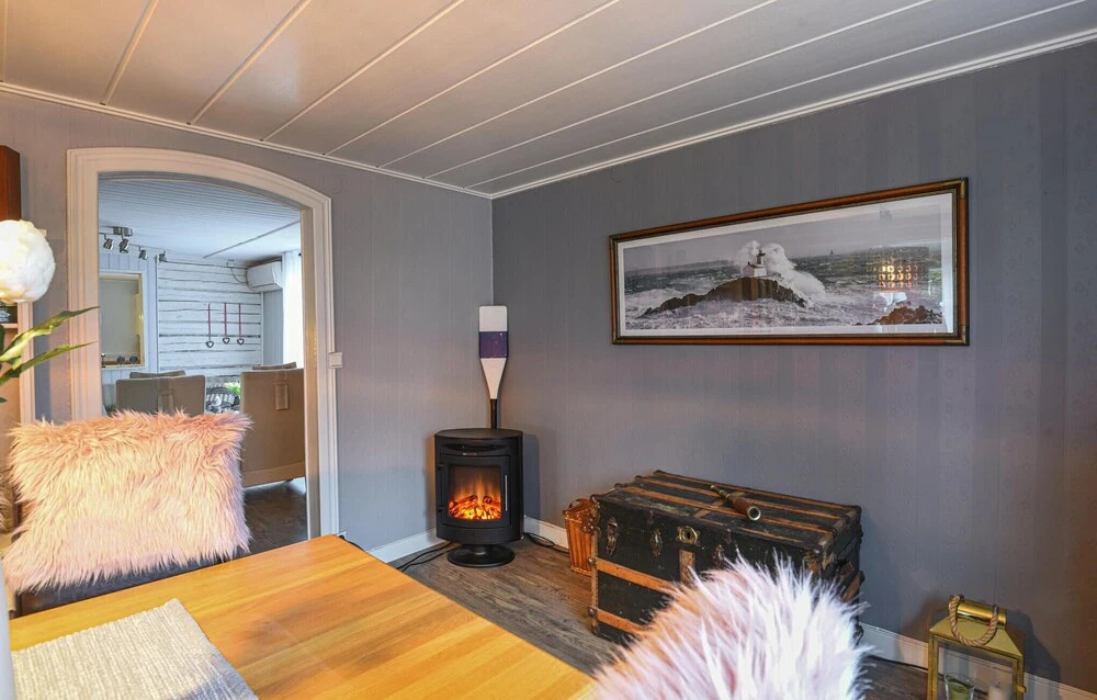 Nice Home In Strömstad With Wifi