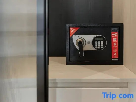 Brand-New Spacious Apartment, 8 Minutes to Bang Tao Beach