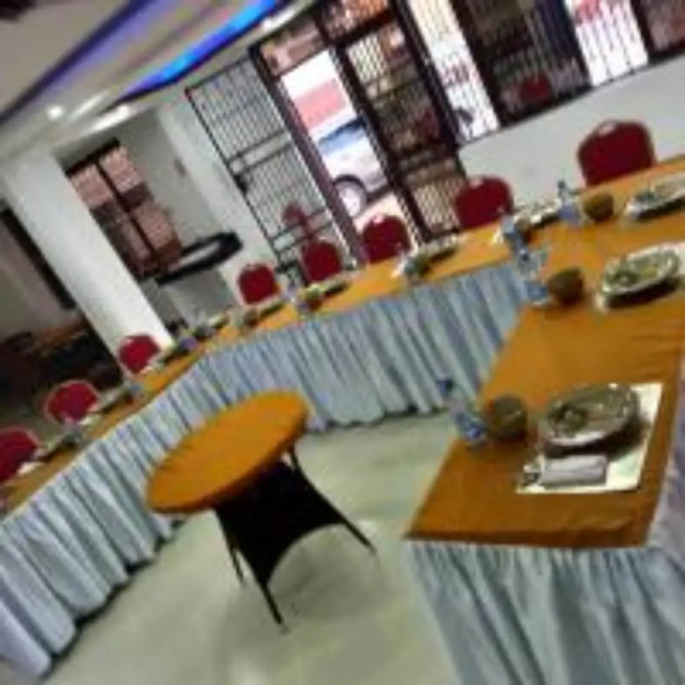 CaliTwapa Hotel & Restaurant