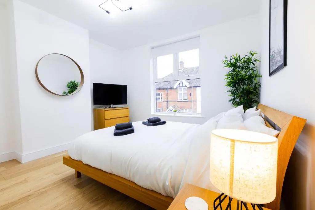 Stunning City Centre House With Hot Tub & Cinema Room