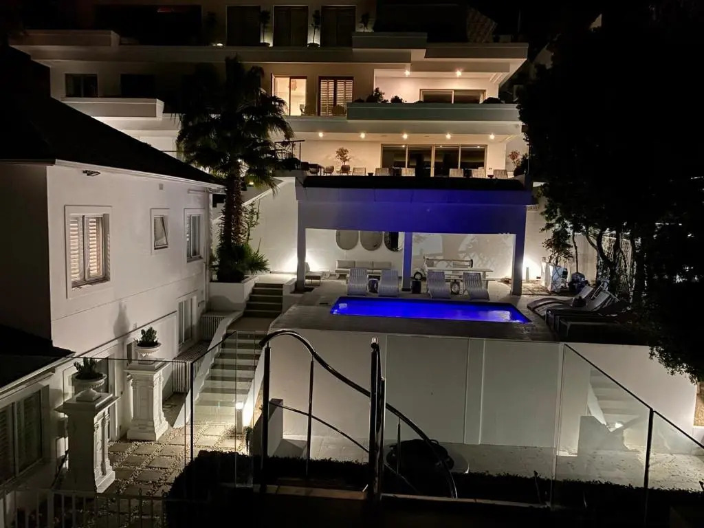 Clifton YOLO Spaces - Clifton Beachfront Apartments