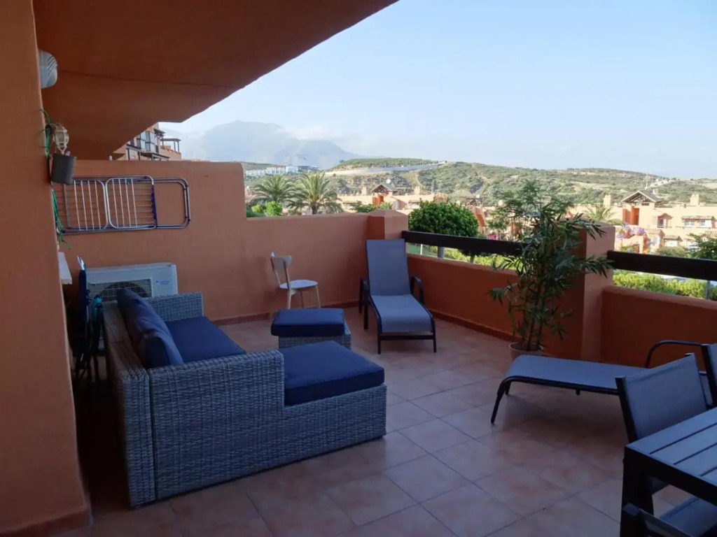 CASARES appart 2 ch dans parc tropical avec vue sur mer, montagne et piscine