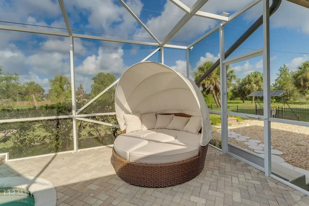 Grill-chill-splash: Your Port Charlotte Paradise!