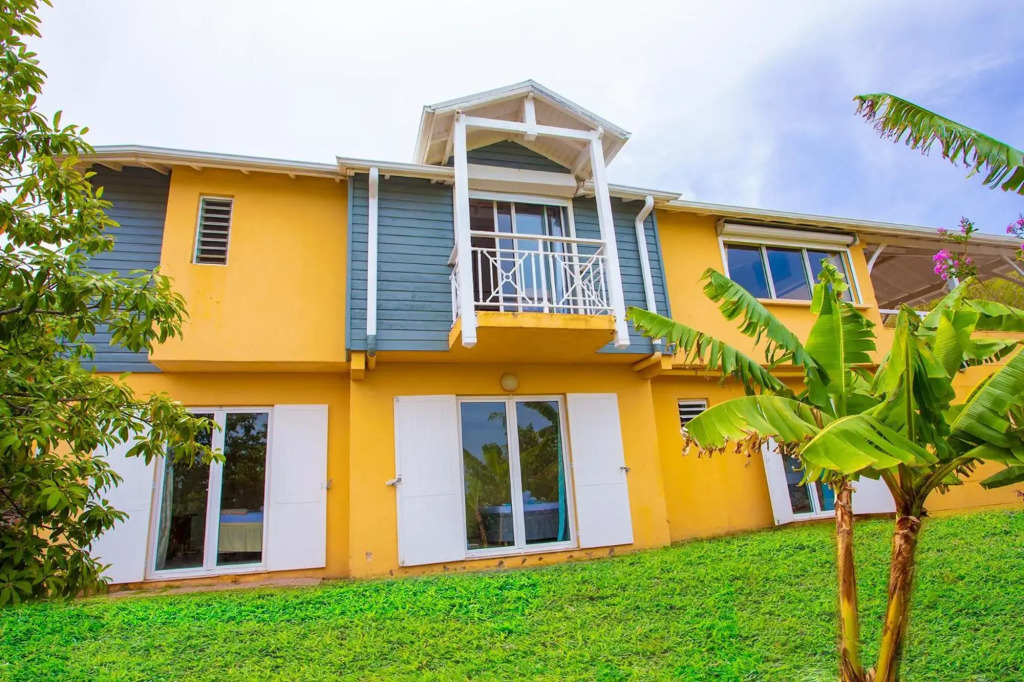 Spacious Villa with Ocean and Mountain view-4 beds