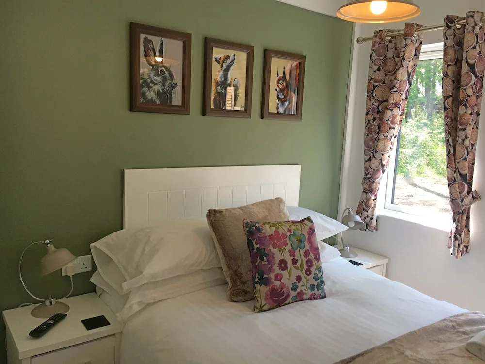 Squirrel Lodge 40 With Hot Tub, Newton Stewart