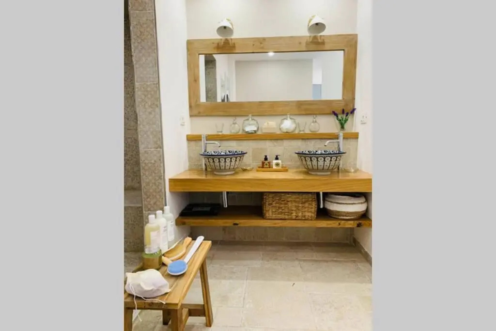 Mediterranean Luxurious Apartment