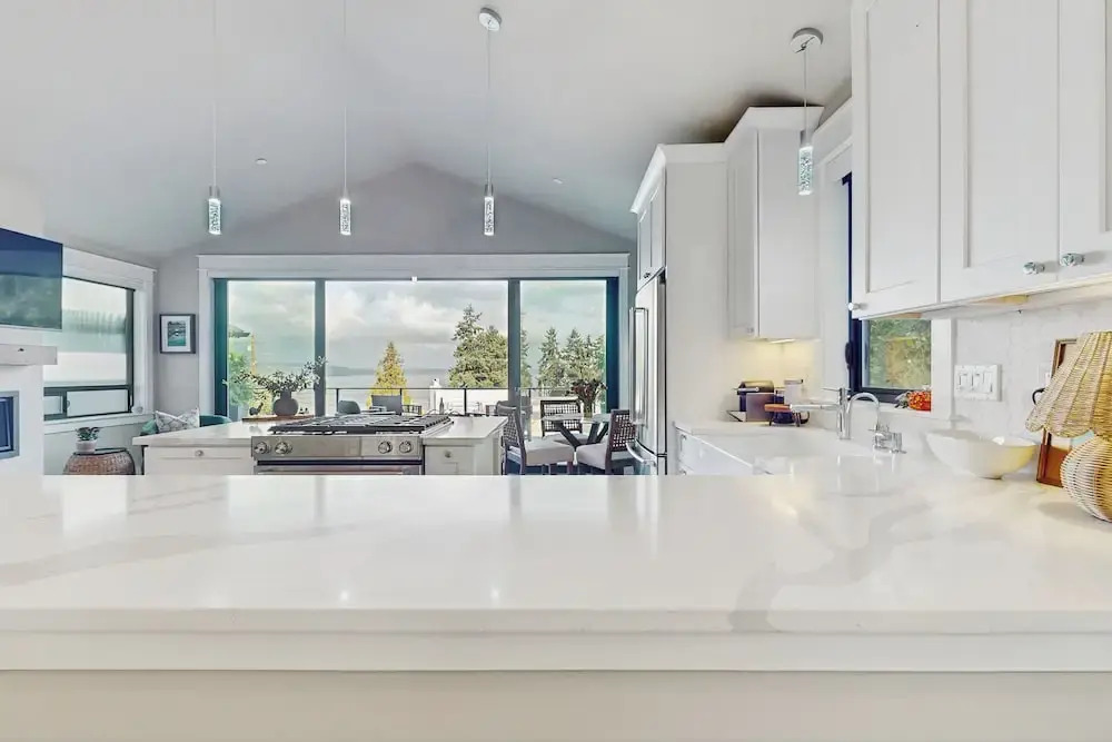 1 BR Home w/ Gas Fireplace & Puget Sound Views