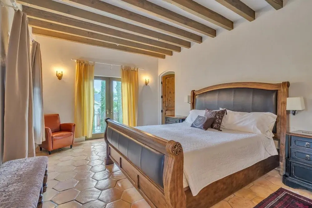 Cypress House & Studio, Walk To Healdsburg Plaza 3 Bedroom Home by RedAwning