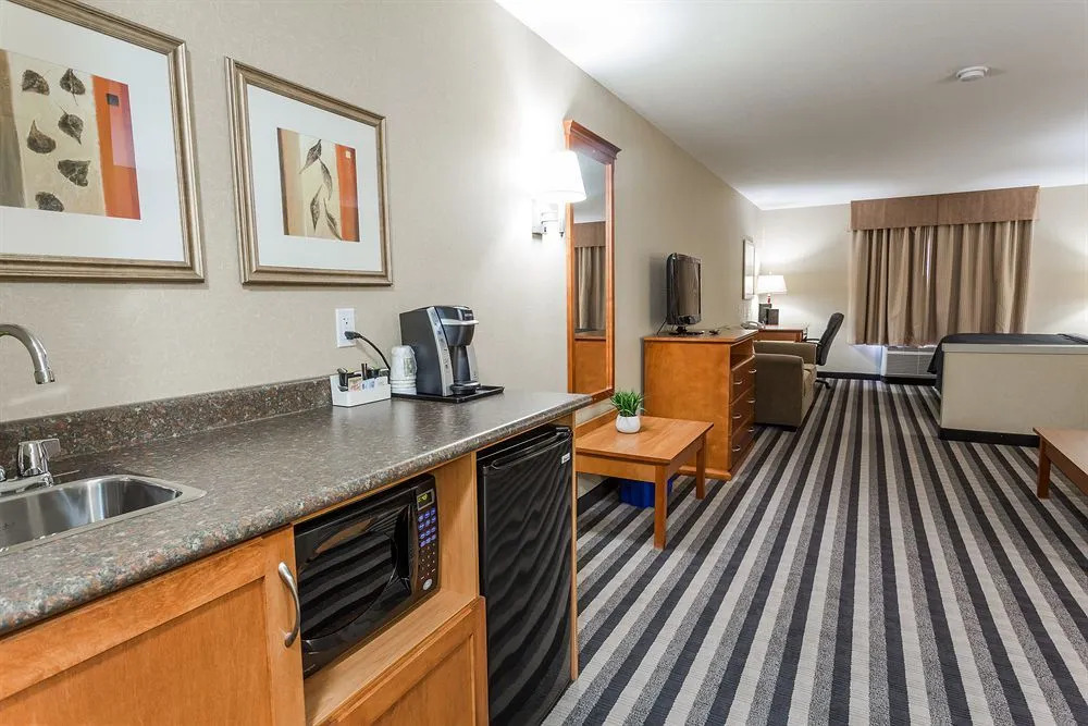 Days Inn And Suites Edmonton Airport