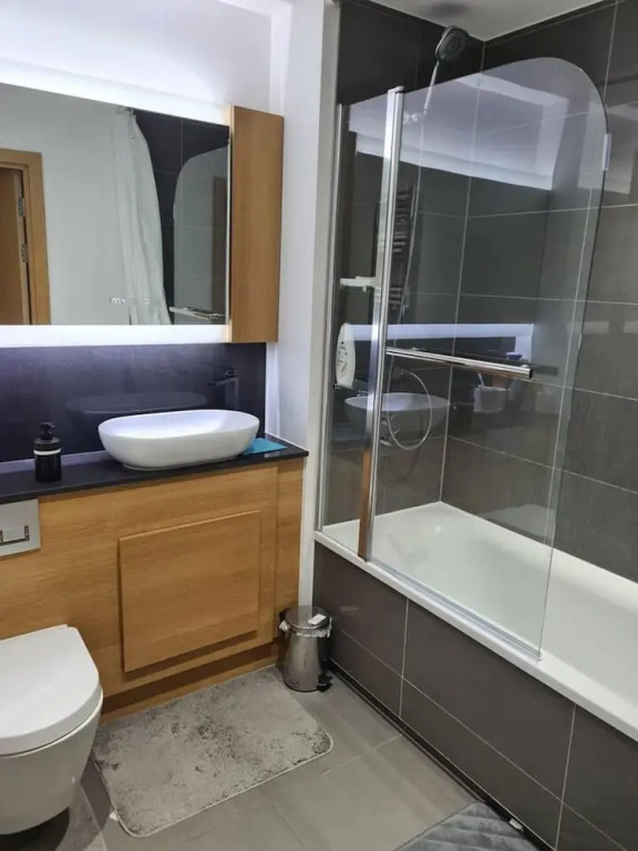 1-bed Apartment - Sleeps 3 - Parking - Wifi