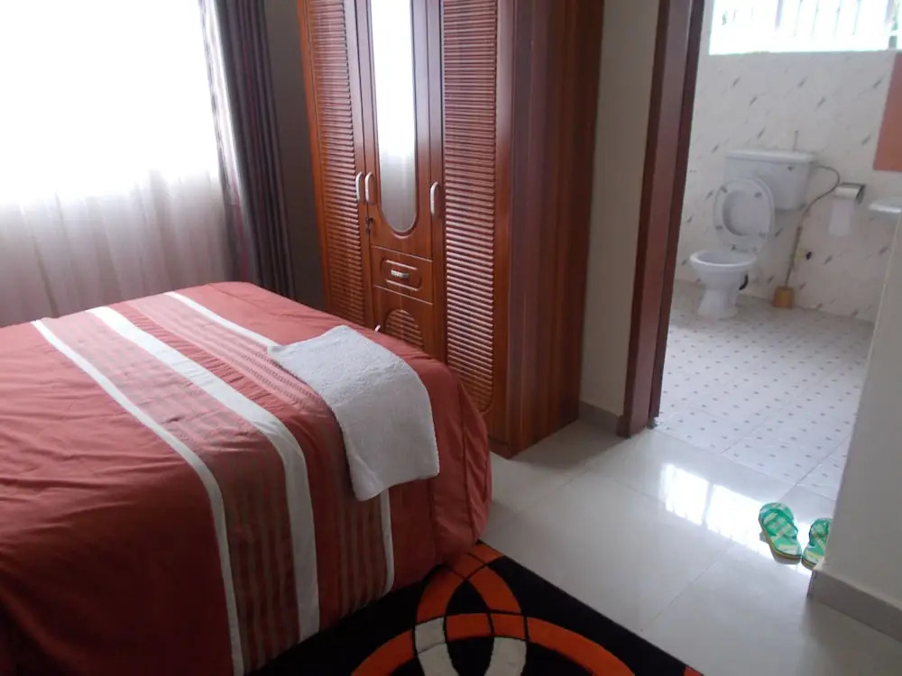 Shema Guest Lodge