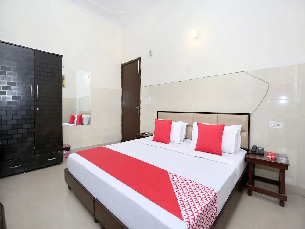 OYO 12934 Hotel Shivjot