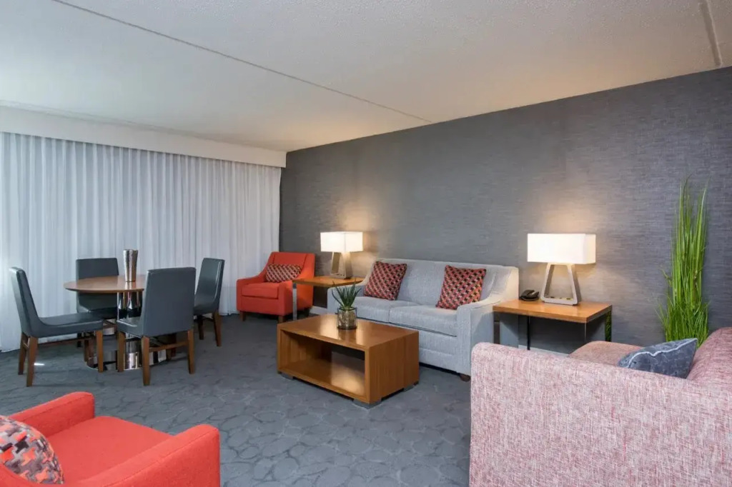 Sonesta Hotel Grand Rapids Airport