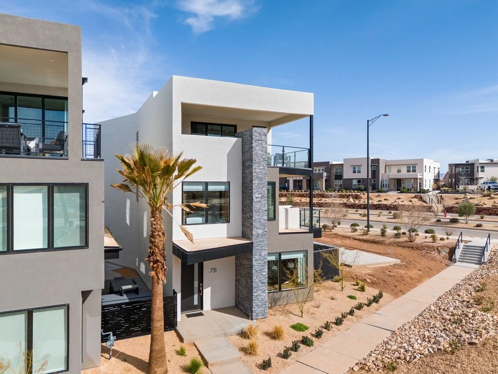 A Sapphire Sunset 5 Bedroom Townhouse