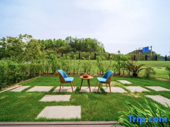 Xishe homestay by Mount Huangshan Lake