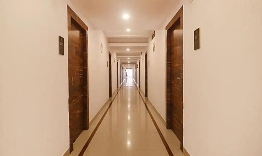 Fabhotel Twin Tree Suites