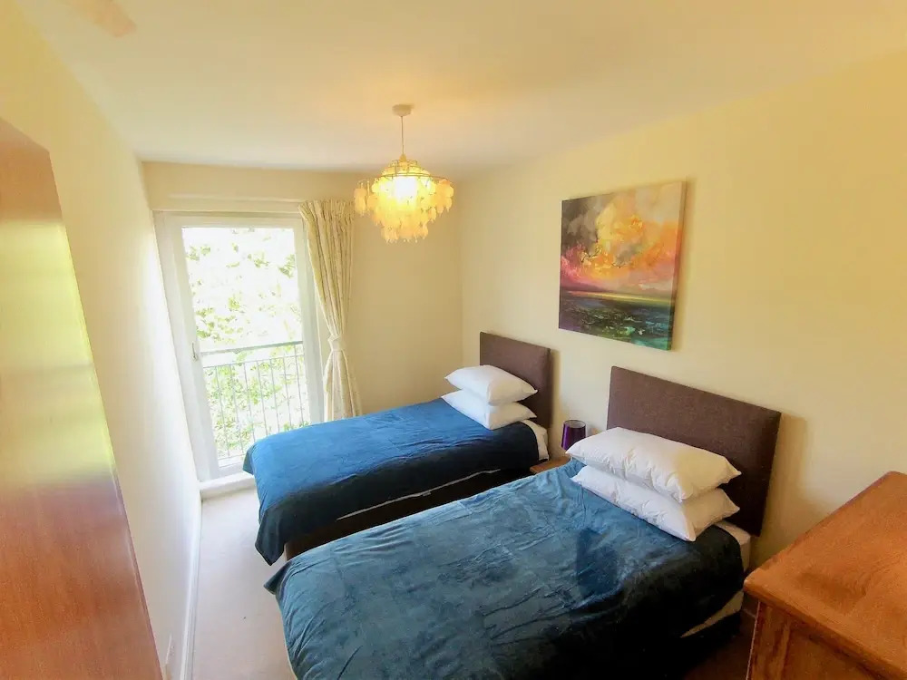 Charming 4 Bedroom Apartment by Royal Botanic Garden