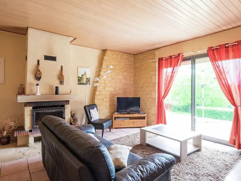Modern Holiday Home in Marquay with a Private Swimming Pool