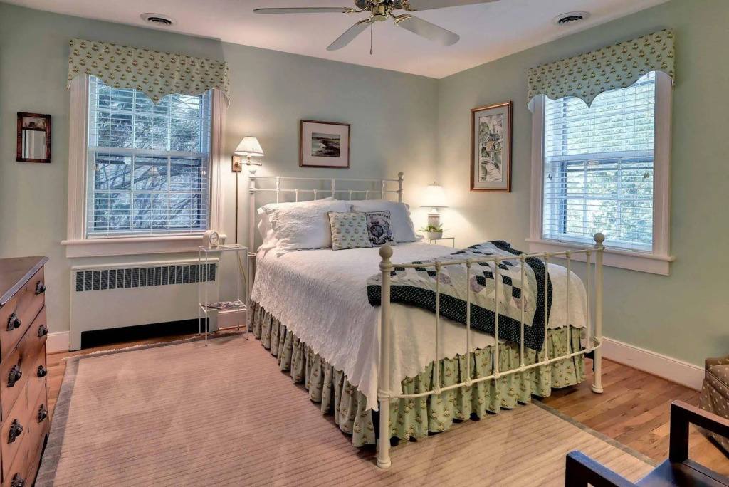 Bentley Manor Inn