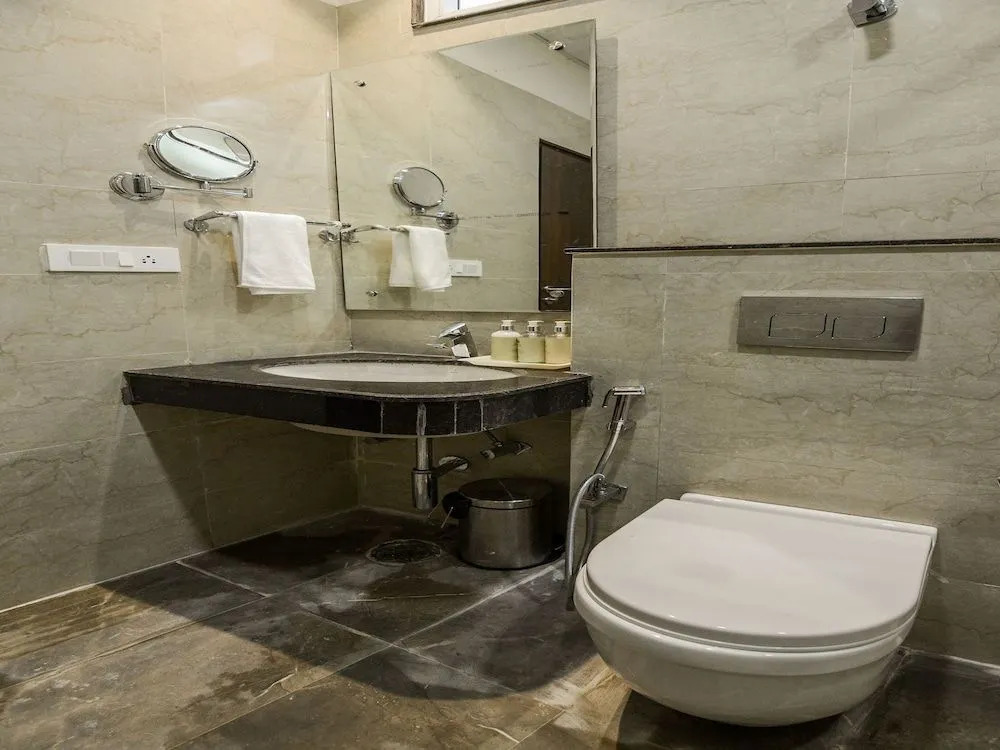 Edition O 30009 Skyhilton Alam Bagh