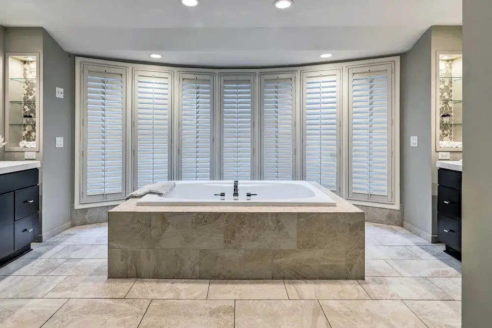 Spacious Rochester Home w/ Heated Pool & Hot Tub