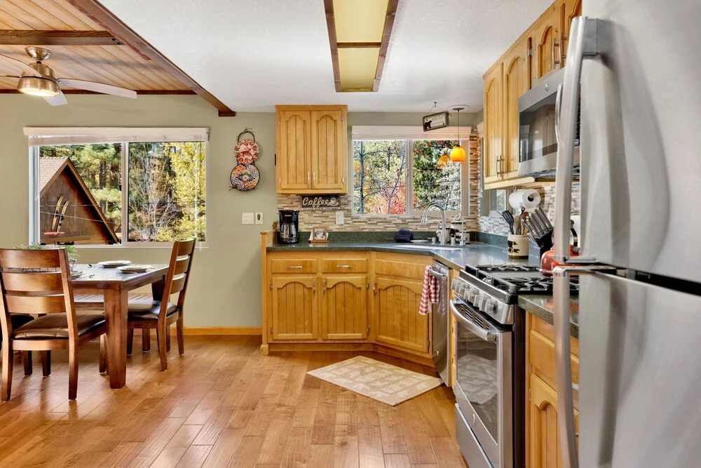 2224-alpine Country Villa 3 Bedroom Home by RedAwning