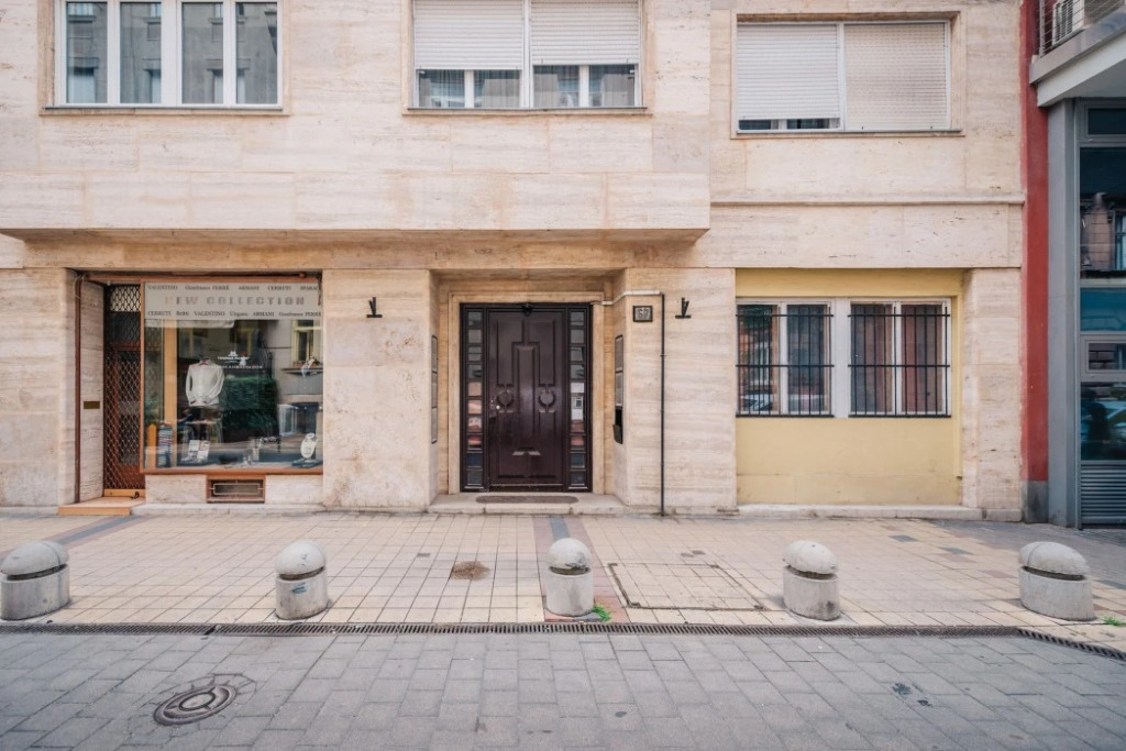 Oasis Apartments At Paulay Ede Street Ii