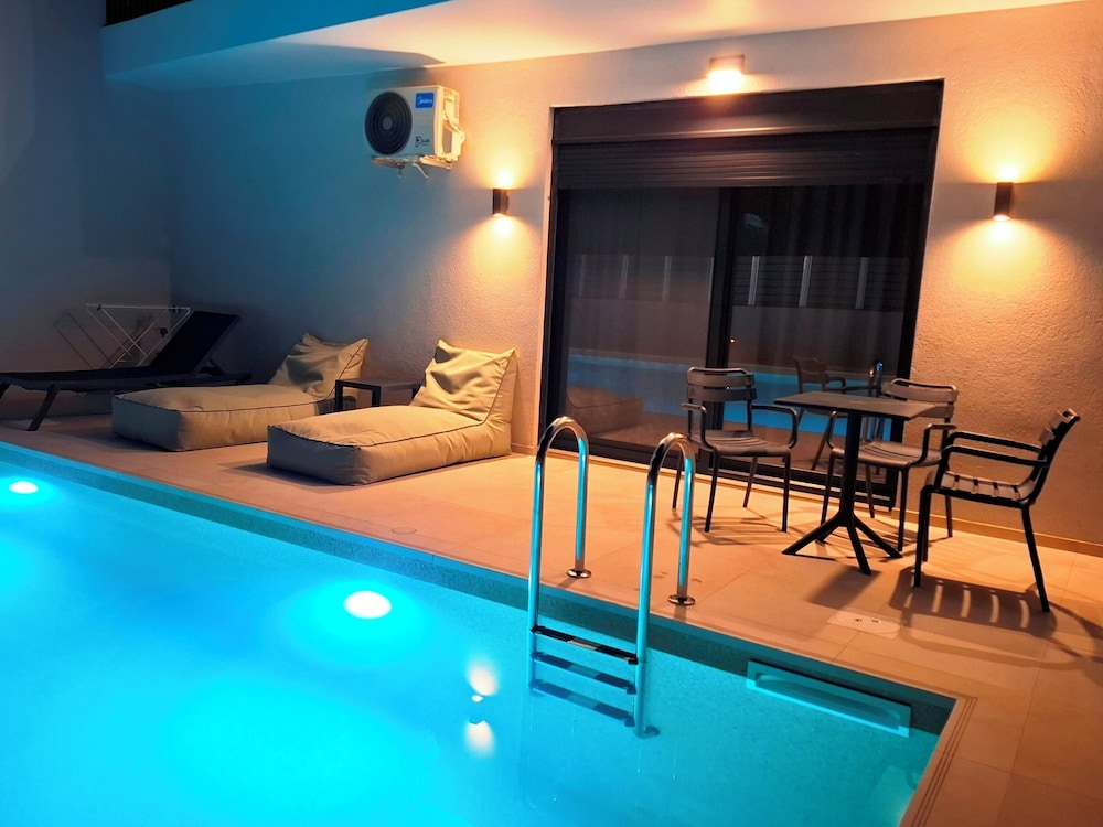 Aelia Luxury Apartments & Pool