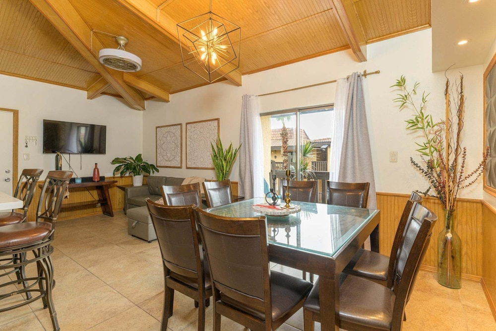 Tiki 323 - Stylish 1br Condo Sleeps 4 Near Beach 1 Bedroom Condo