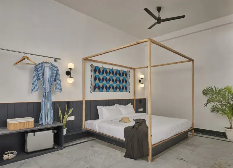 Poshtel VNS