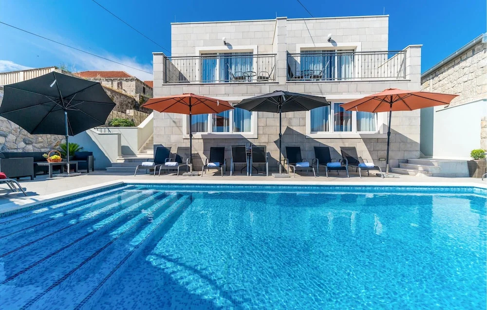 Stunning Home in Radovcici With Wifi and 4 Bedrooms
