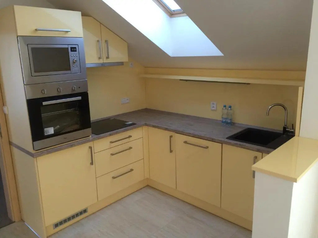 Villa Marcus - rodinný relax 200m od Penzionu Kometa, u jezera s grilem a sdílenou kuchyní