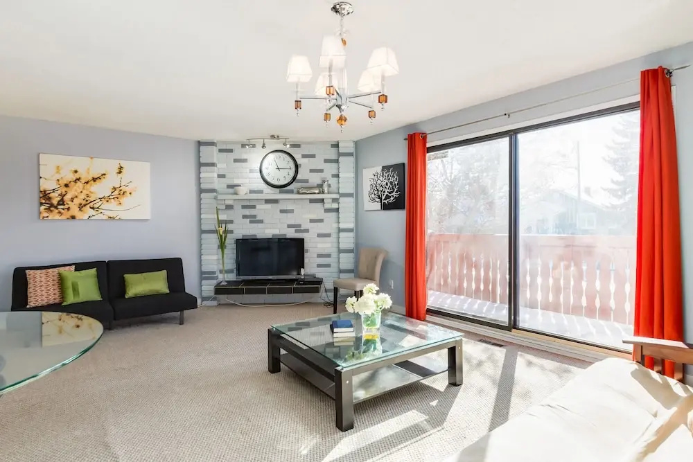 Superb 3BR mins to DT SAIT