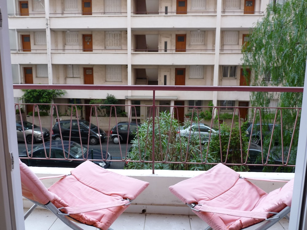 Apartment 82