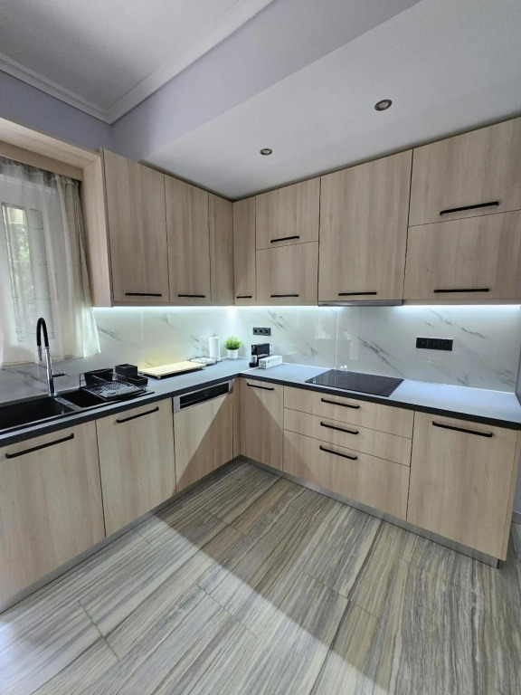 Newly Renovated Garden view apartment!!