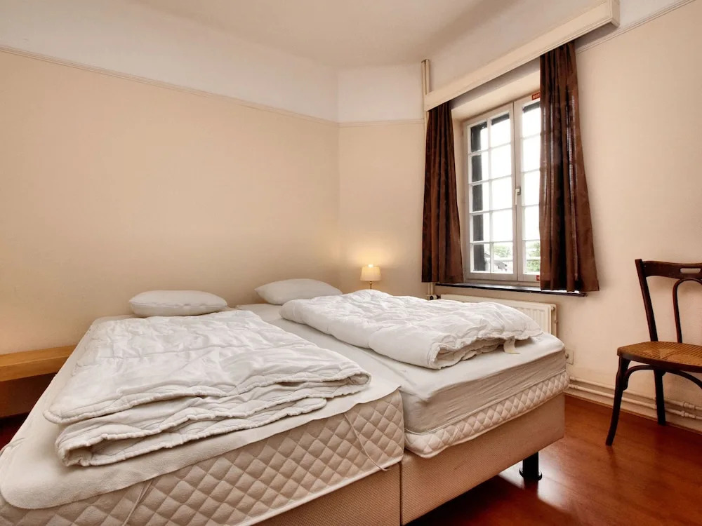 Beautiful, Authentic Group House With Modern Amenities in Mondain Spa