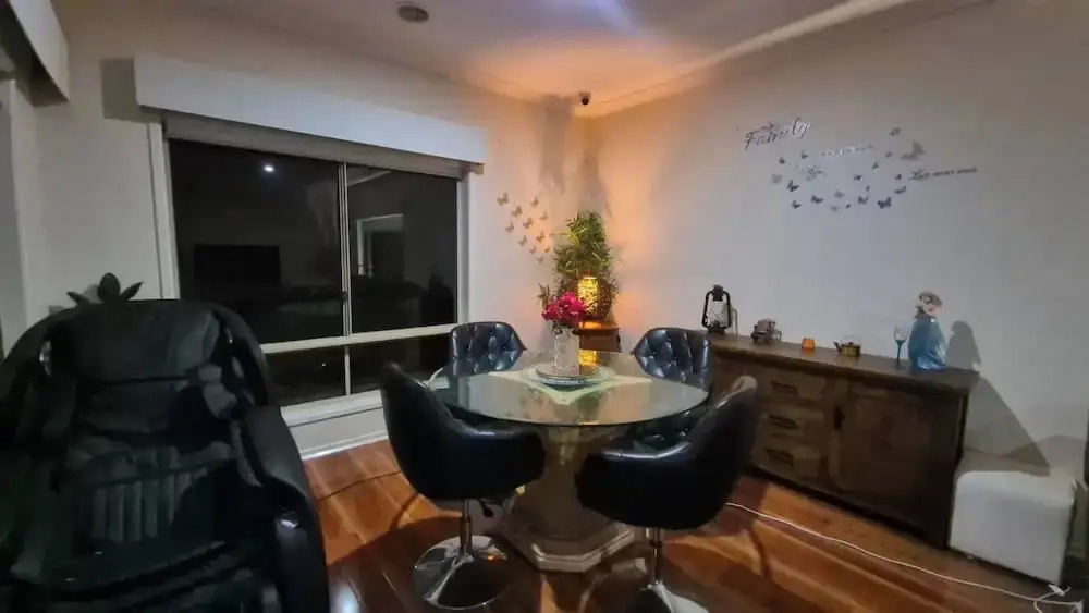Cosy Spacious Hill Holiday Home
