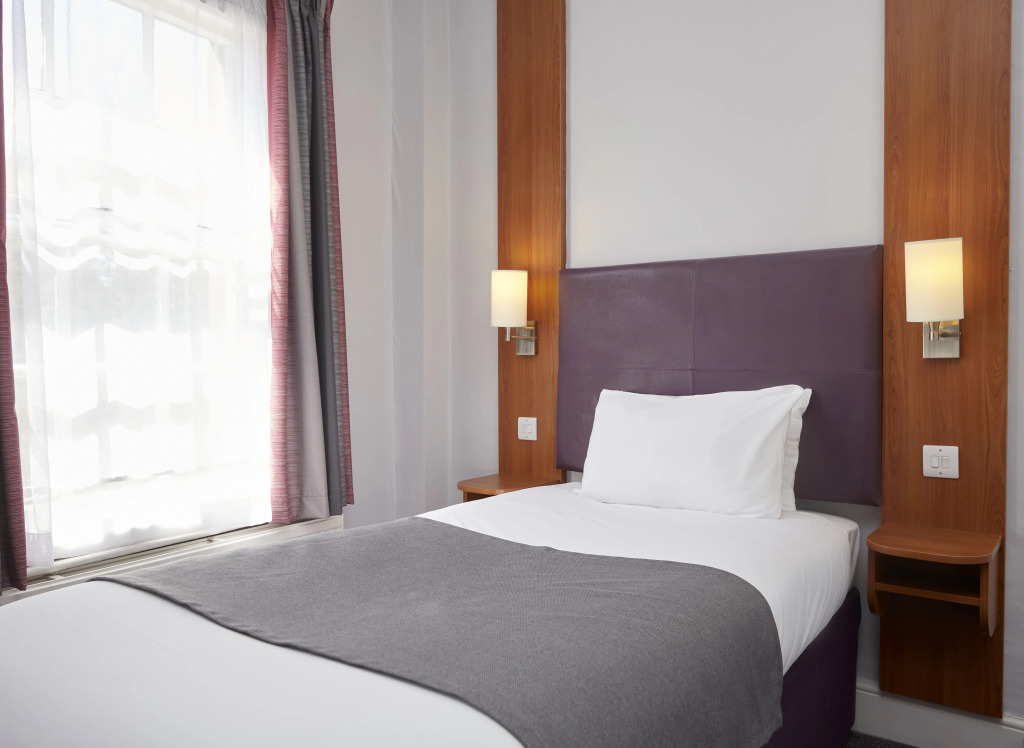 Premier Inn Basingstoke South