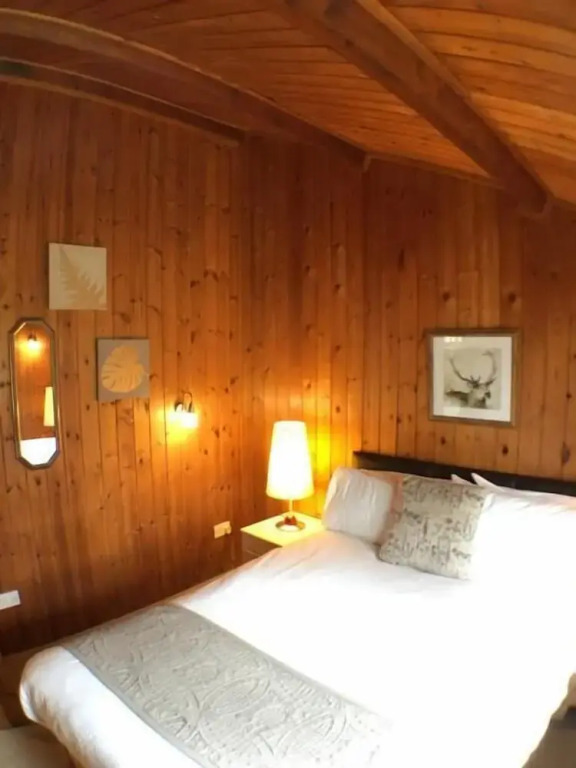 Snowdrop 10-Hot Tub-Woodlandlodges-St Clears-Pembrokeshire