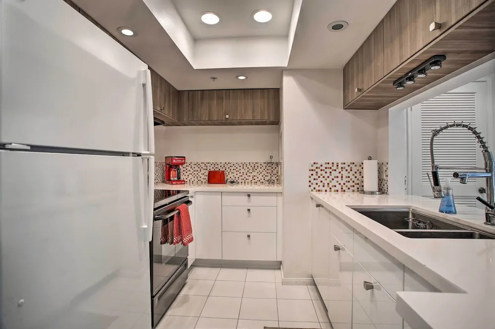 Palm Springs Retreat w/ Pool Access, Near Downtown