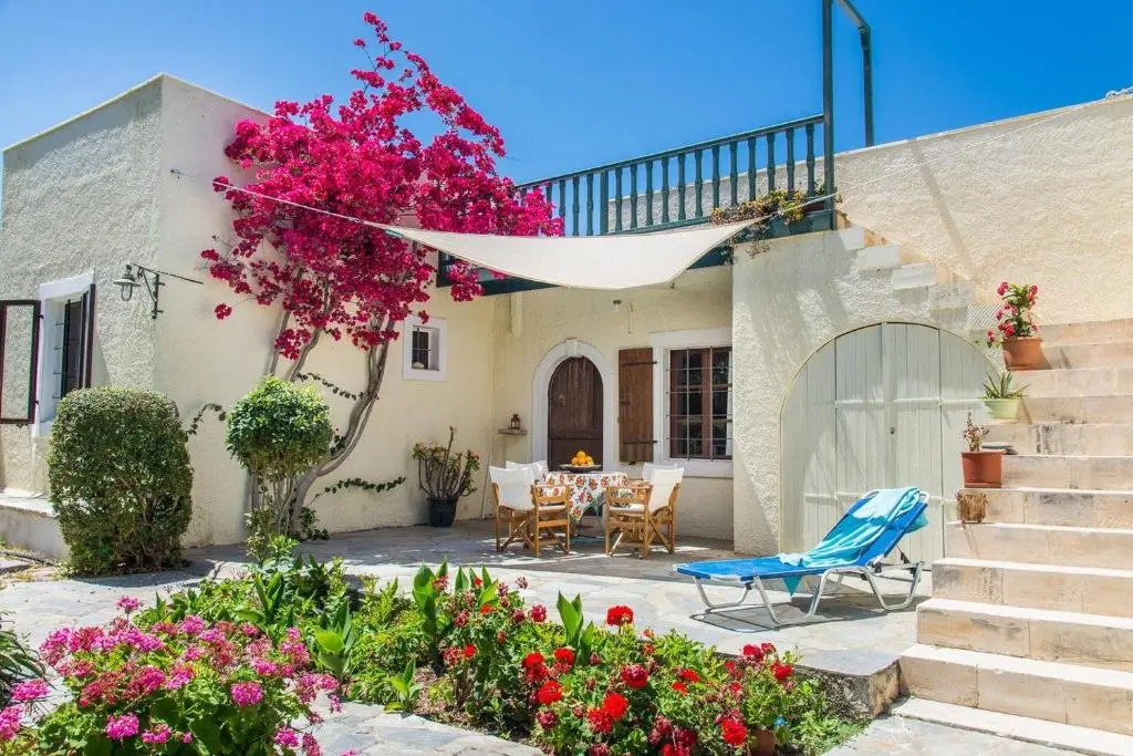 Bougainvillea House in Crete