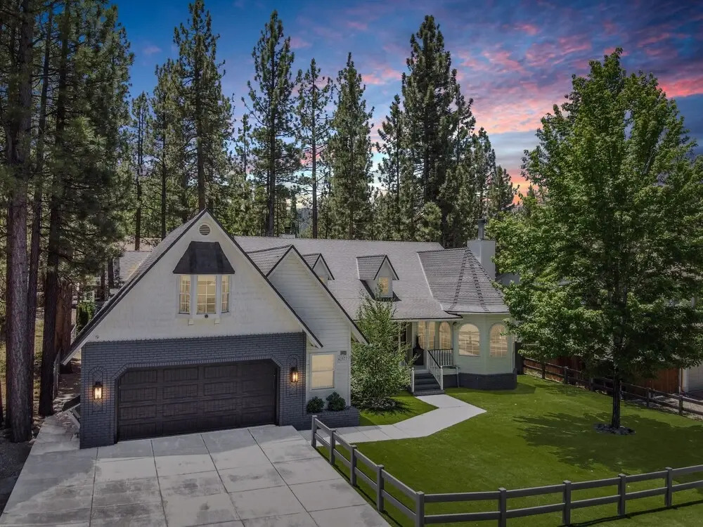 13 - Alpine Luxury Retreat 5 Bedroom Home by Redawning
