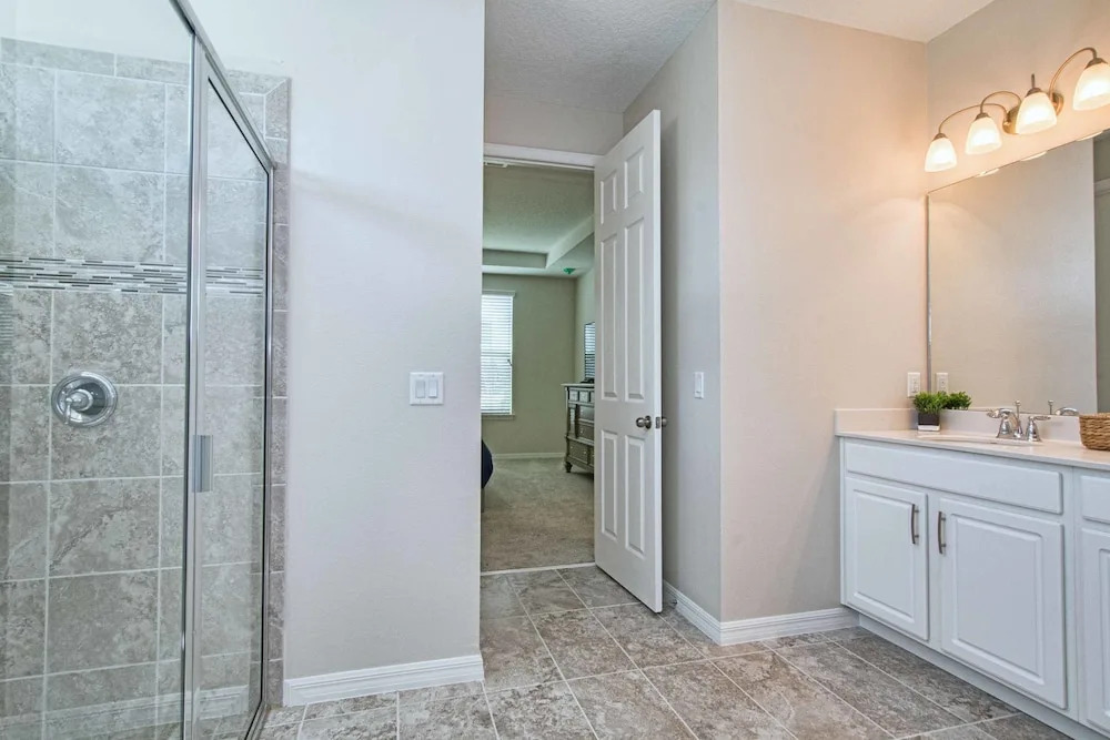 Solara 9 Bedroom House w Pool - 8100SA