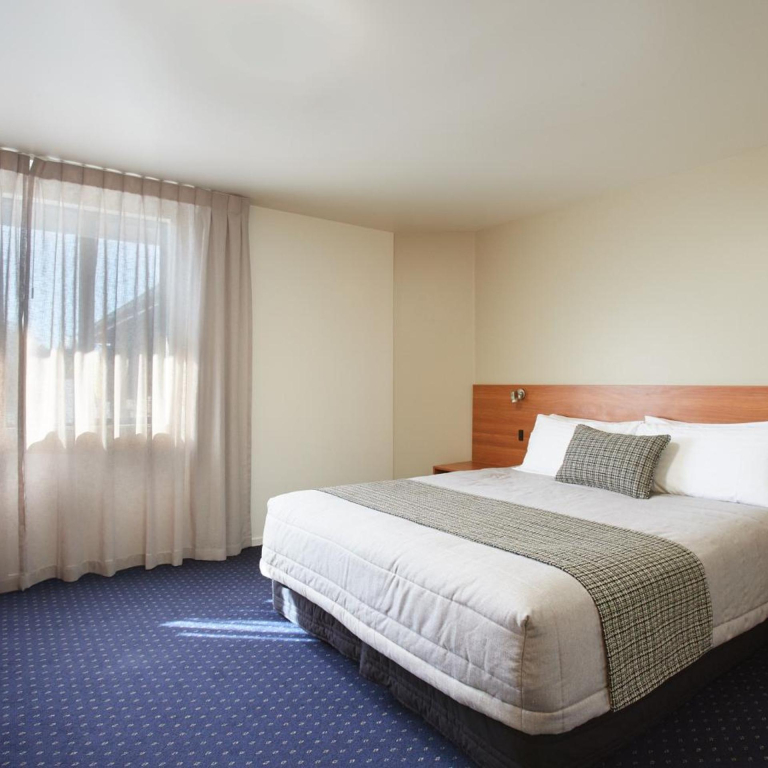Ventura Inn & Suites Hamilton