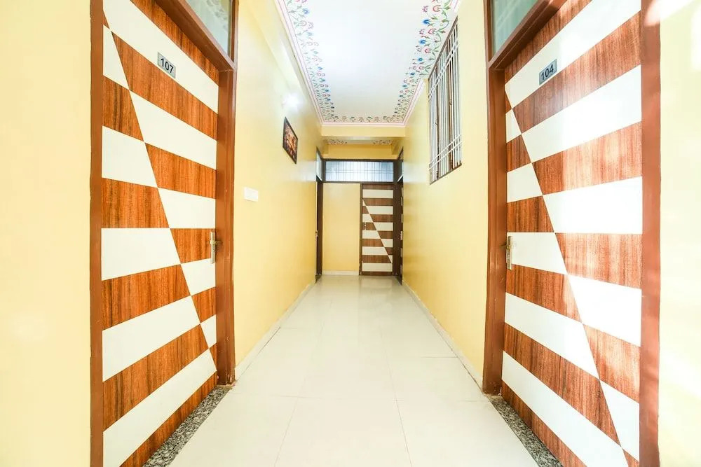 OYO 11940 Hotel Yellow Park