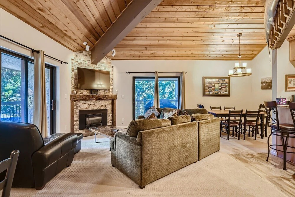Eagle on Skis Cozy 3 BDR Home Walk to Ski Lifts