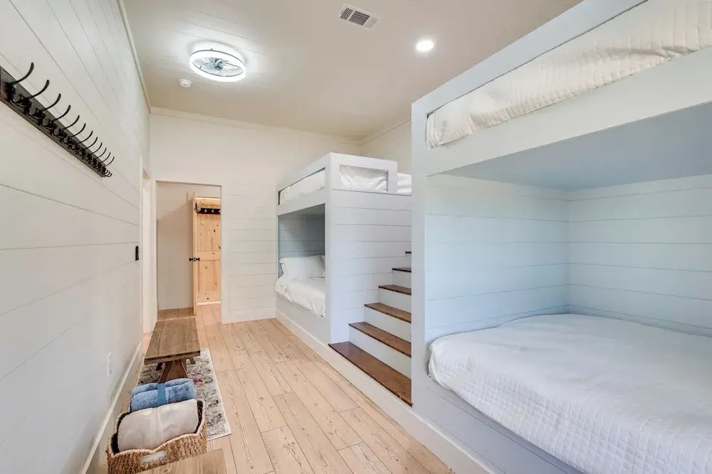 Nature-centric Retreat! Newly Built Millen Cottage
