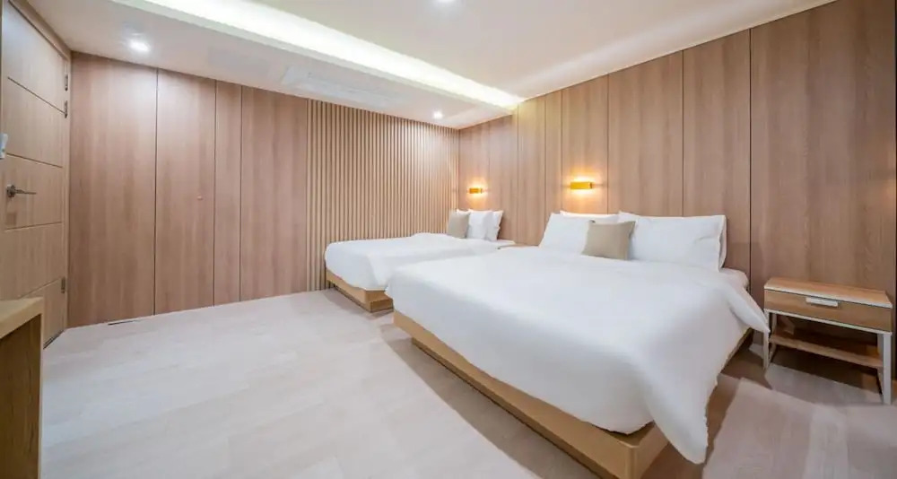 Two H Hotel